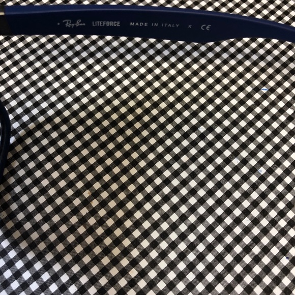 Ray-Ban blue wayfarer liteforce sunglasses - Picture 3 of 5